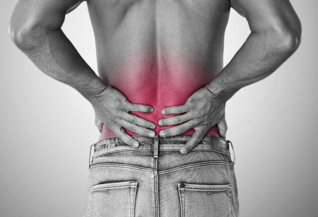Cảm giác đau âm ỉ ở vùng thắt lưng là cách nhận biết đau thần kinh tọa