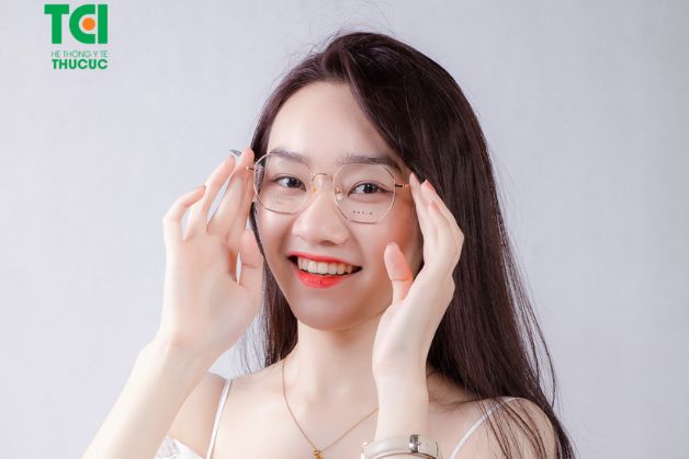 Bí quyết chọn mắt kính cận nữ ưng ý