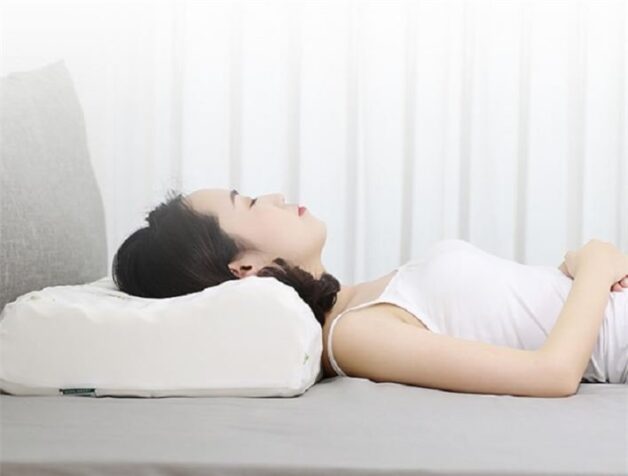 Người bị mất ngủ nên lựa chọn tư thế nằm ngửa, đây cũng là dáng ngủ tốt cho hệ xương khớp