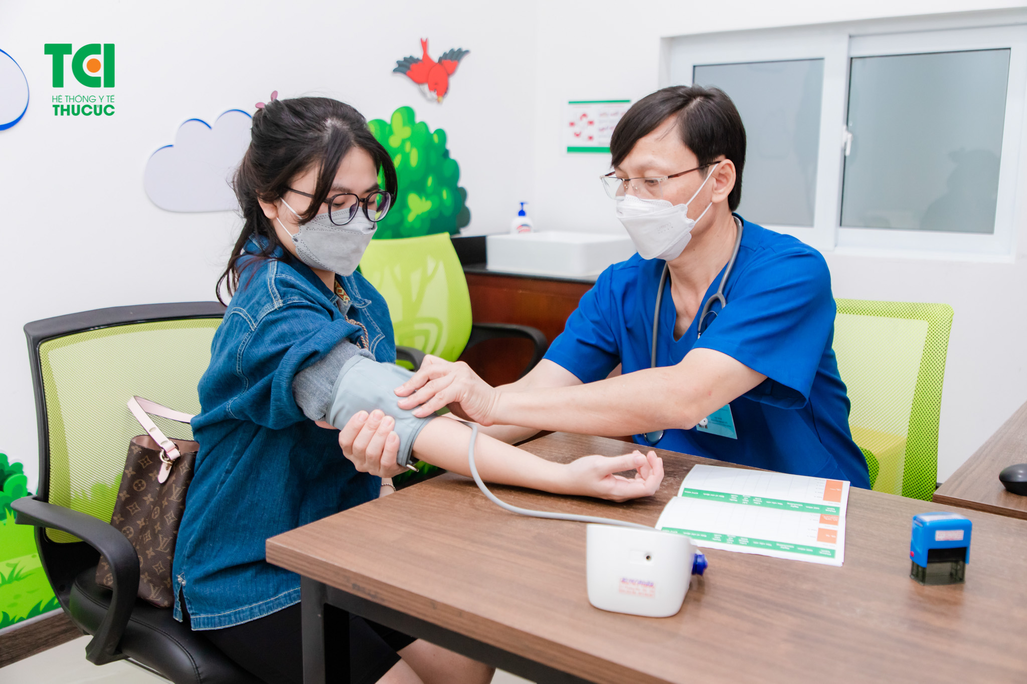 Nên tham khảo ý kiến của bác sĩ và tìm hiểu những điều cần biết về vắc xin HPV trước khi tiêm phòng