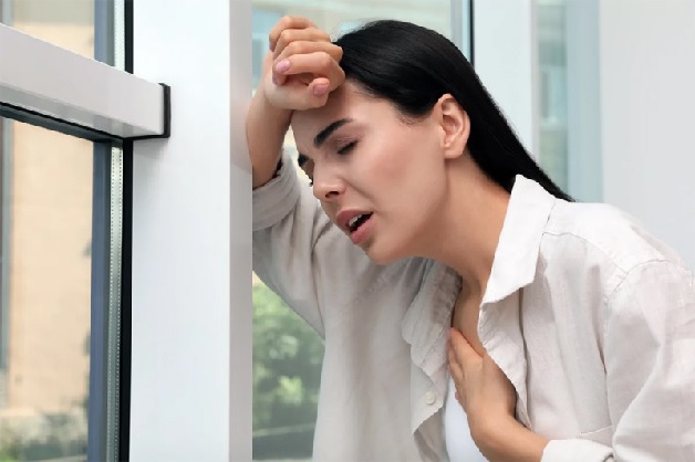 Thiếu máu tim cục bộ gây ra những triệu chứng đau nói tim, khó thở, mệt mỏi