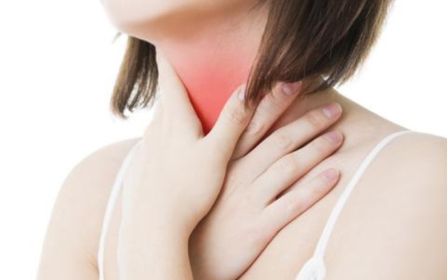 người bị viêm họng