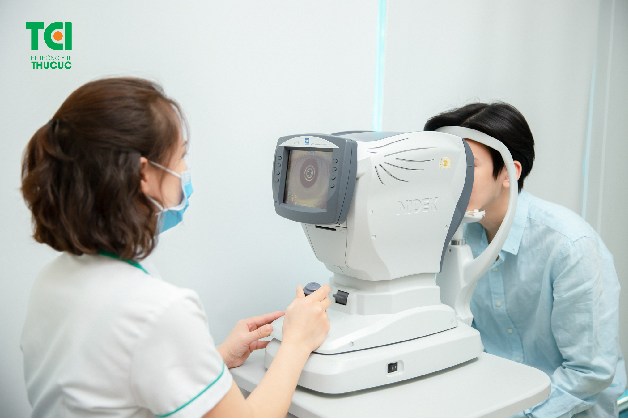 Khám mắt định kỳ