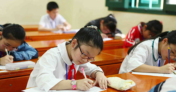Nguyên nhân dẫn đến tật khúc xạ và cong vẹo cột sống