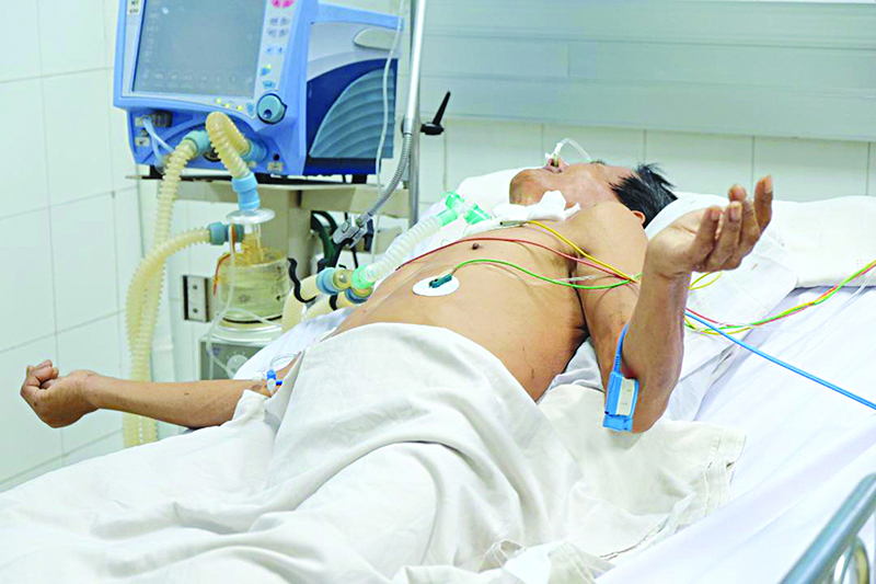 Độc tố uốn ván có thể gây ra nhiều biến chứng như cứng cơ, đau cơ, thậm chí tử vong