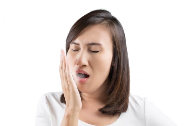 Ợ hơi, ợ chua, ợ nóng là dấu hiệu điển hình của trào ngược dạ dày thực quản.
