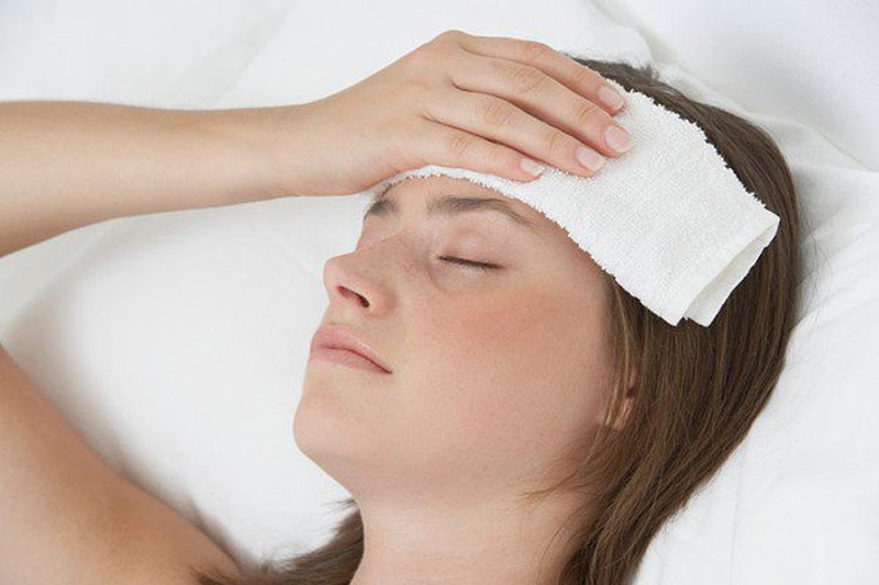 Sốt nhẹ là một trong những triệu chứng sau khi tiêm phòng uốn ván