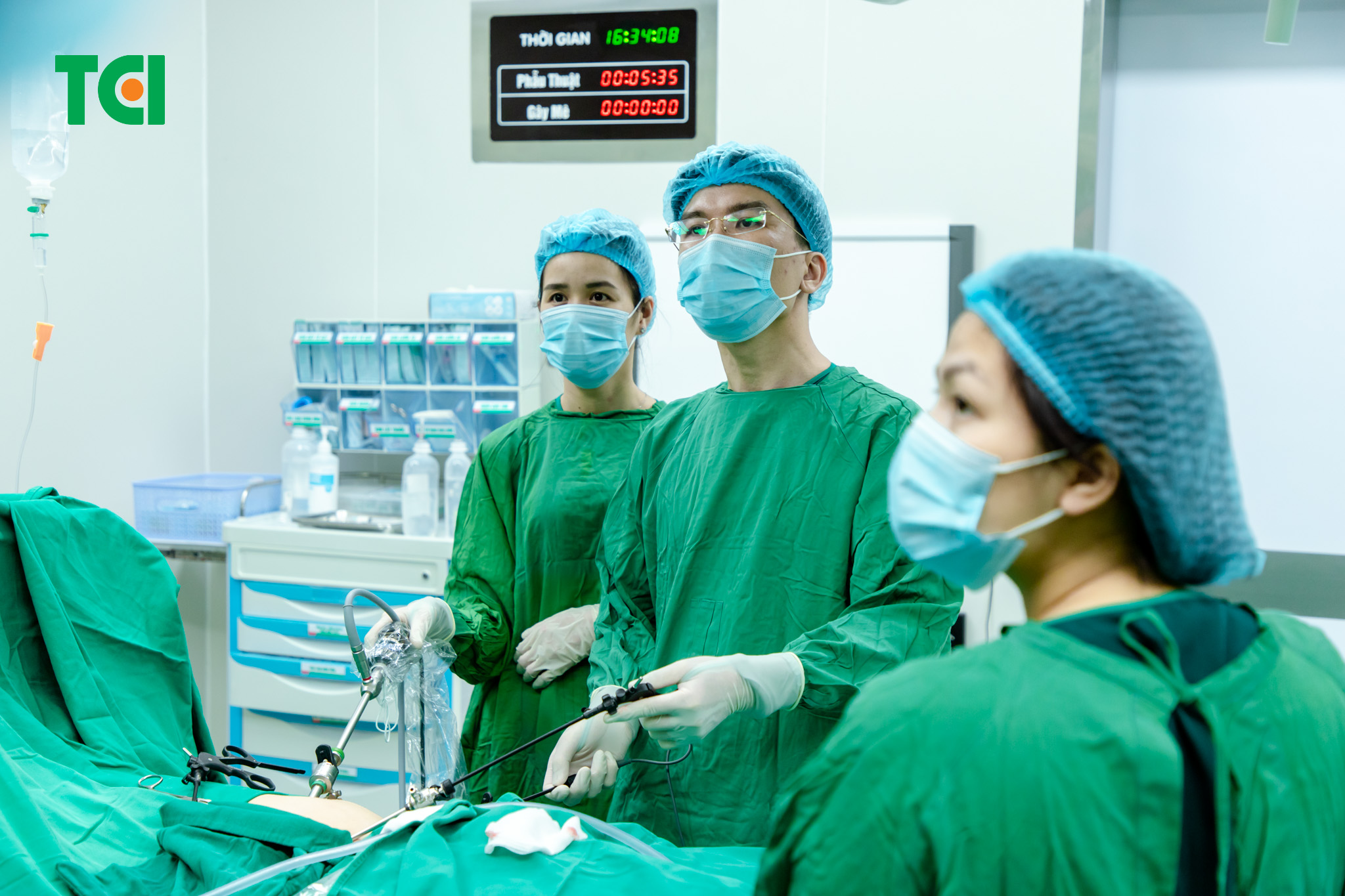 Chị em nên thăm khám phụ khoa định kỳ để kịp thời phát hiện u xơ tử cung và tránh gặp phải các biến chứng nguy hiểm. - u xơ tử cung theo figo