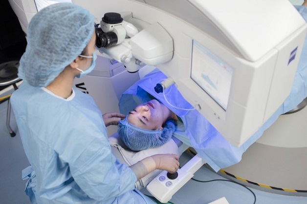 phẫu thuật tật khúc xạ ReLEx smile