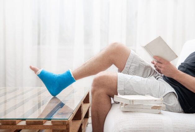 Gãy xương là biến chứng nguy hiểm nhất của bệnh loãng xương