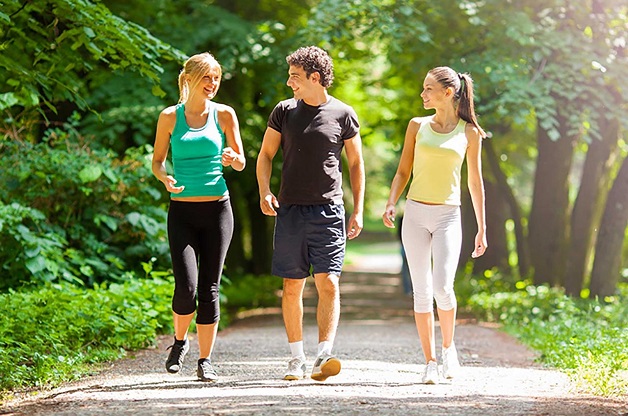 thoái hóa khớp gối có nên đi bộ