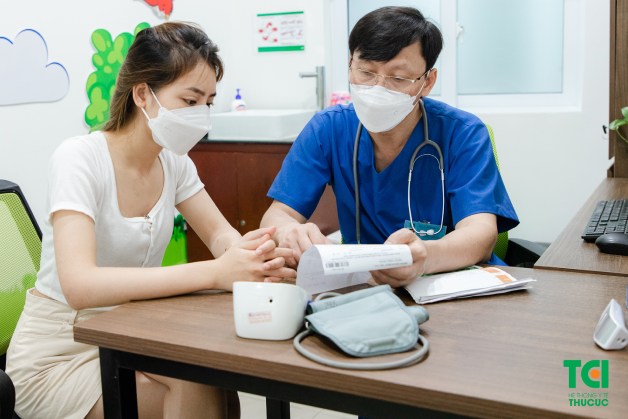khám sàng lọc trước tiêm