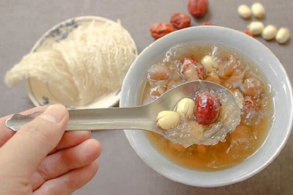 Viêm đại tràng ăn yến được không?