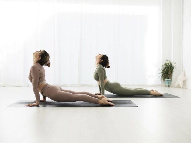 Thoát vị đĩa đệm nên tập gì - yoga