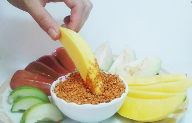 Đột quỵ ăn muối chấm trái cây