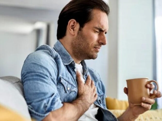 Khó nuốt là triệu chứng khi tuyến giáp bị sưng