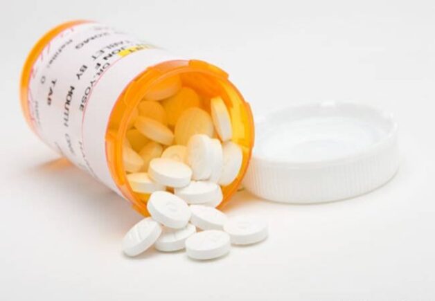 Sử dụng thuốc steroid để điều trị dấu hiệu lùn tuyến yên