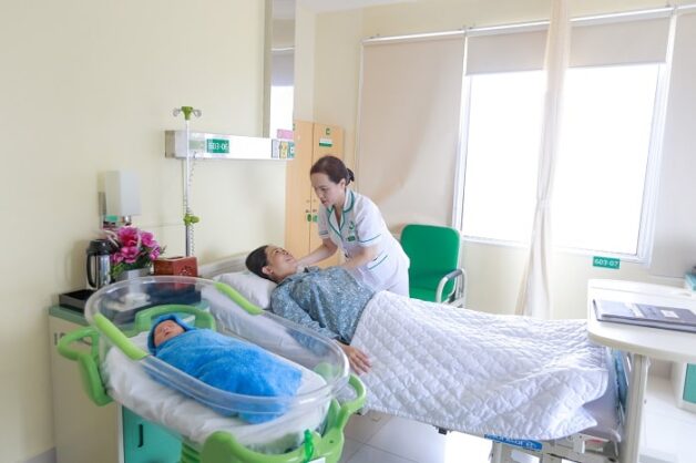 Thời gian nằm lâu sau khi sinh mổ có thể gây đột quỵ sau sinh