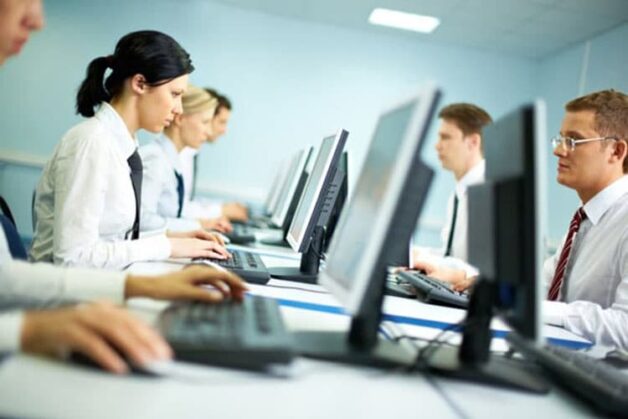 Nhân viên văn phòng là đối tượng có nguy cơ mắc trĩ rất cao