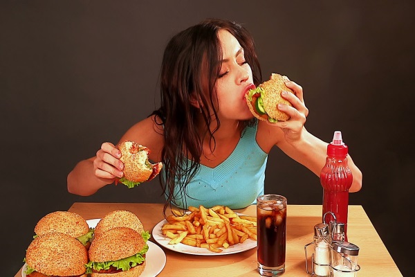 bị nóng dạ dày 