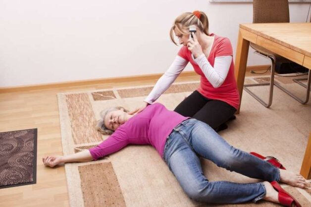 sơ cứu đột quỵ tại nhà