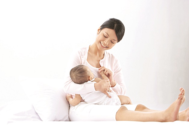 Sữa mẹ là thức ăn tốt nhất cho sức khỏe của trẻ