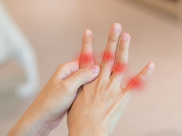 Đau ngón tay lò xo gây ra nhiều bất tiện trong sinh hoạt hàng ngày