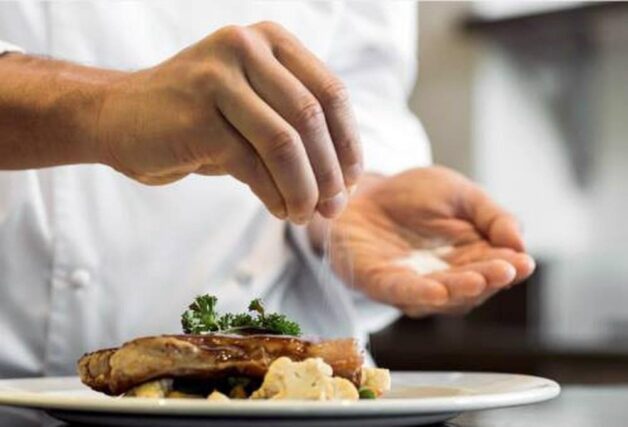 Đột quỵ ăn muối do tăng huyết áp