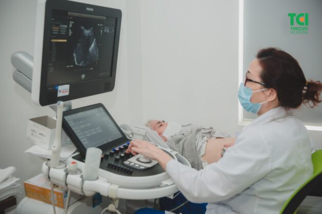 Gan nhiễm mỡ quá trình thăm khám có xét nghiệm máu, siêu âm gan