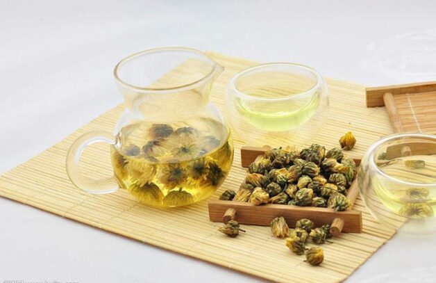 Trà hoa cúc giúp an thần, ngủ ngon, cải thiện tình trạng mất ngủ dậy sớm