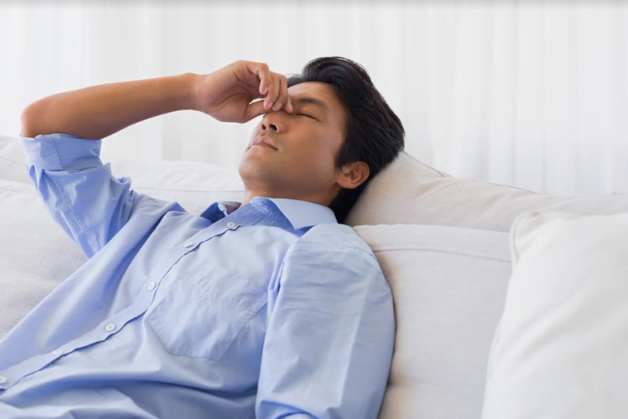 Tác hại của mất ngủ là dễ nổi nóng, bực tức với những người xung quanh