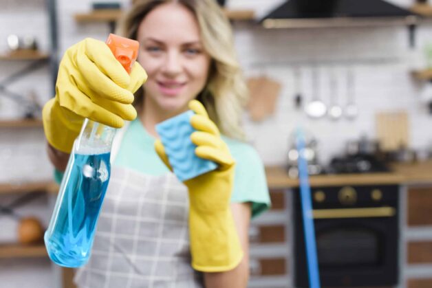 Vệ sinh ít nhất một lần mỗi tuần vật dụng chứa nước để loại bỏ trứng muỗi.