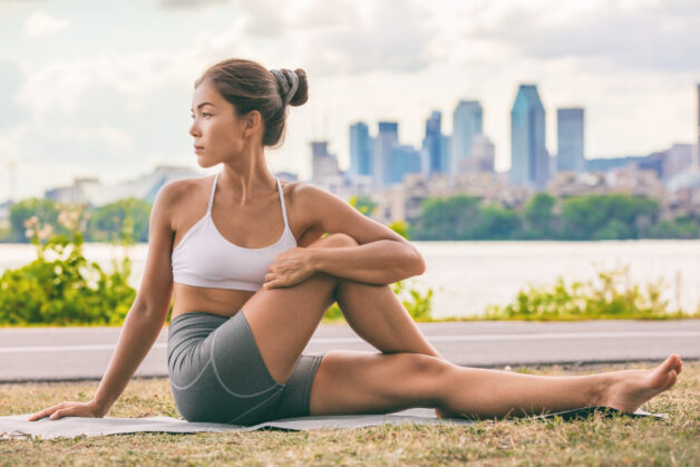 Yoga cũng là bài tập được áp dụng nhiều trong thoát vị đĩa đệm phác đồ điều trị