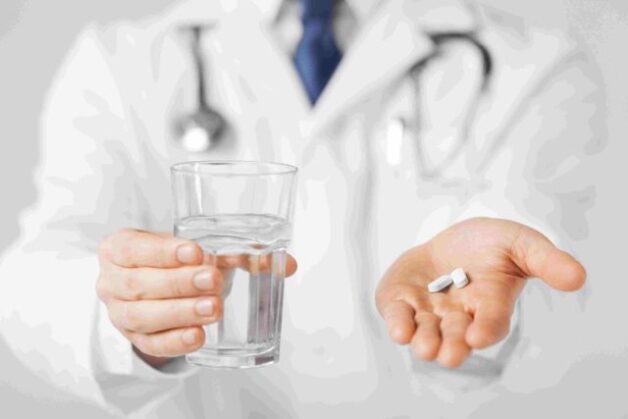 Điều trị đau ngón tay lò xo bằng thuốc là phương pháp phổ biến, đem lại hiệu quả tích cực