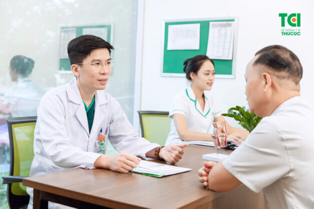 Bệnh nhân trĩ cần đi khám để được điều trị đúng hướng và hiệu quả