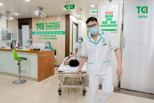 Cần nhanh chóng gọi xe cấp cứu khi thấy người bị đột quỵ.