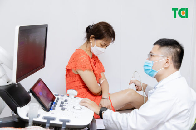 Bác sĩ sẽ chẩn đoán thông qua triệu chứng viêm khớp nhiễm khuẩn và các phương pháp cận lâm sàng