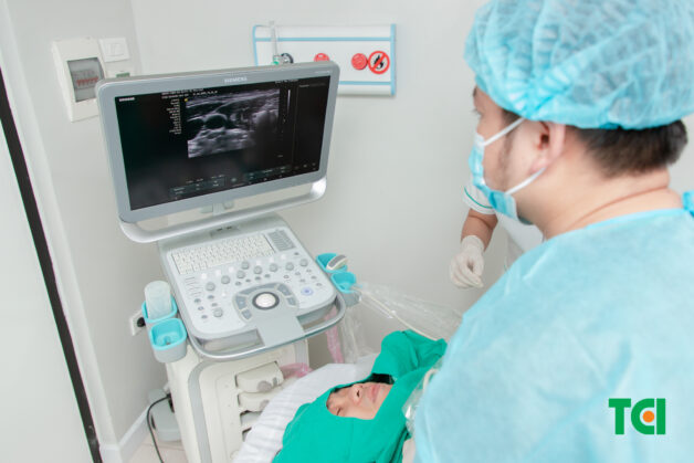 Đốt sóng cao tần RFA được thực hiện bởi bác sĩ TCI