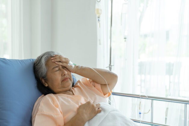 Đứng 1 chân kiểm tra đột quỵ là phương pháp dễ thực hiện, cho kết quả nhanh