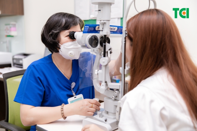 Phụ nữ mang thai nên đến các cơ sở thăm khám nhãn khoa có uy tín để thăm khám mắt
