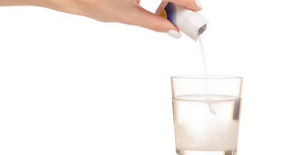 Oresol cung cấp chất điện giải và các chất cần thiết giúp cải thiện tình trạng mất nước ở người bị ốm sốt