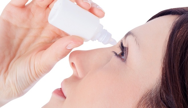 Mua thuốc tại nhà để trị đau mắt đỏ càng khiến tình trạng bệnh thêm trầm trọng