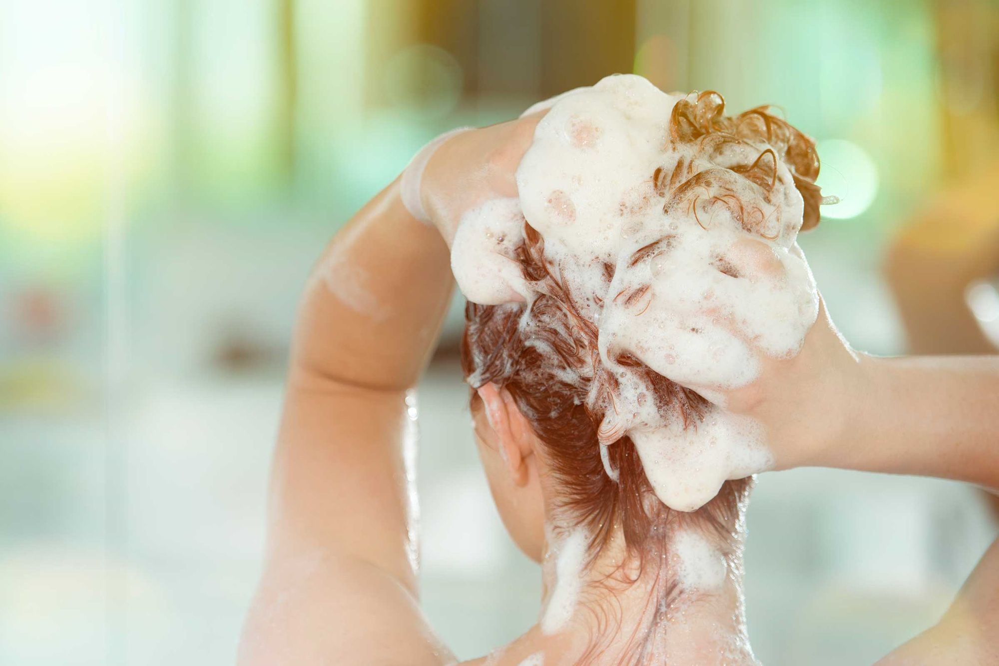 Mẹ bầu bị sốt xuất huyết có được gội đầu không là câu hỏi mà nhiều mẹ quan tâm