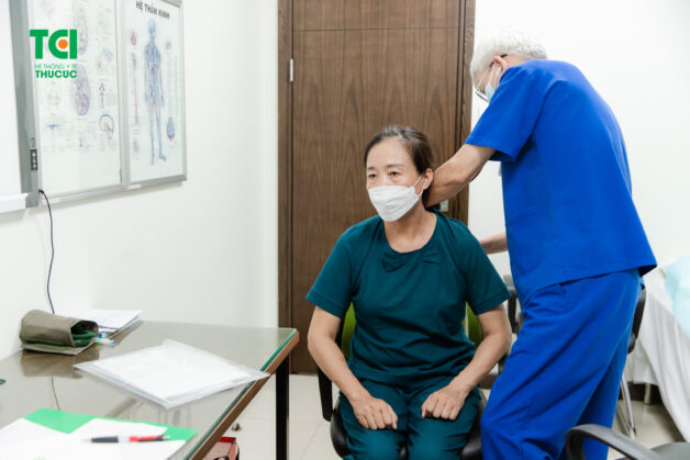 Thăm khám định kỳ để tầm soát nguy cơ và cấp cứu trong thời gian vàng đột quỵ