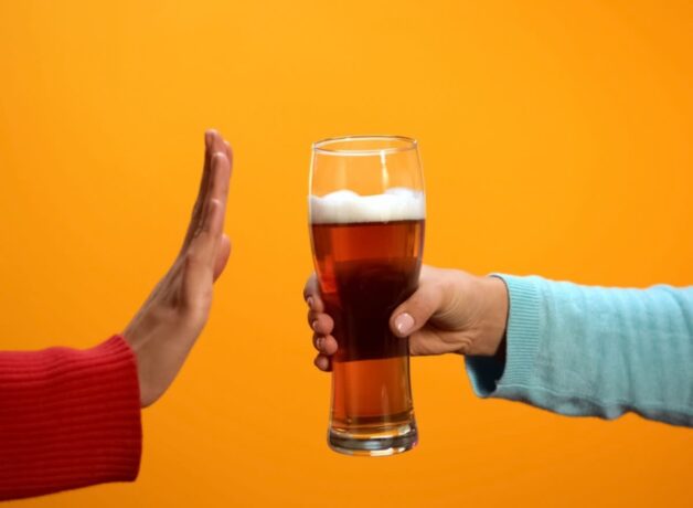 Bỏ bia rượu là cách ngăn ngừa mắc bệnh viêm gout cấp hiệu quả