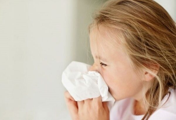 Bé bị cảm lạnh mùa đông: dấu hiệu và cách điều trị hiệu quả -2