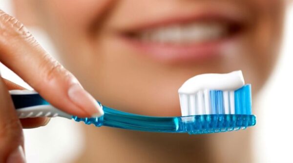 4 bí kíp làm mềm cao răng giúp loại bỏ mảng bám