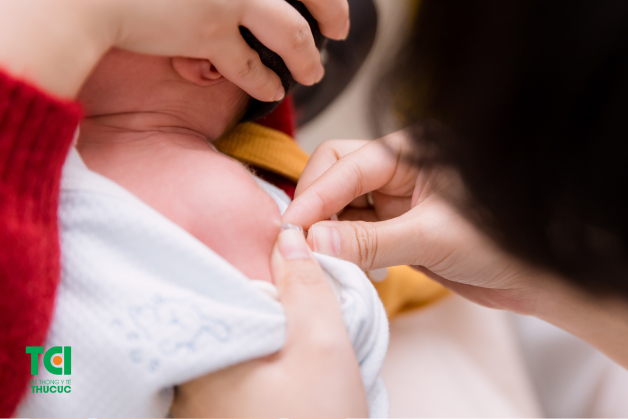 tiêm chủng vắc xin
