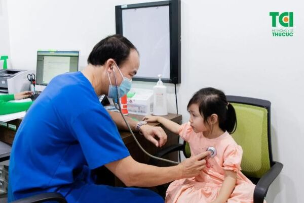 Cách chăm sóc trẻ mắc tay chân miệng tại nhà an toàn và hiệu quả
