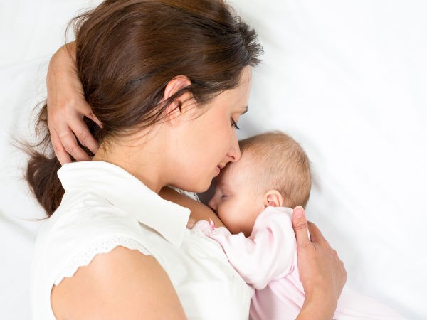 Bé 0-6 tháng tuổi bú nhiều sữa mẹ cũng là cách ngừa bệnh cúm hiệu quả